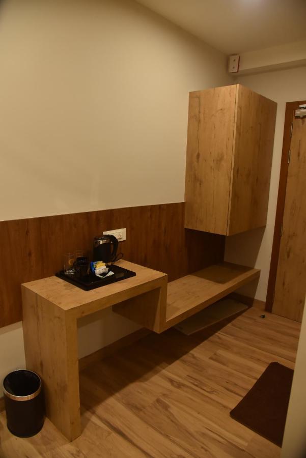 The Oaks Comforts Hubli Bagian luar foto