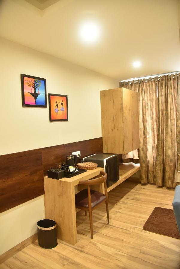 The Oaks Comforts Hubli Bagian luar foto