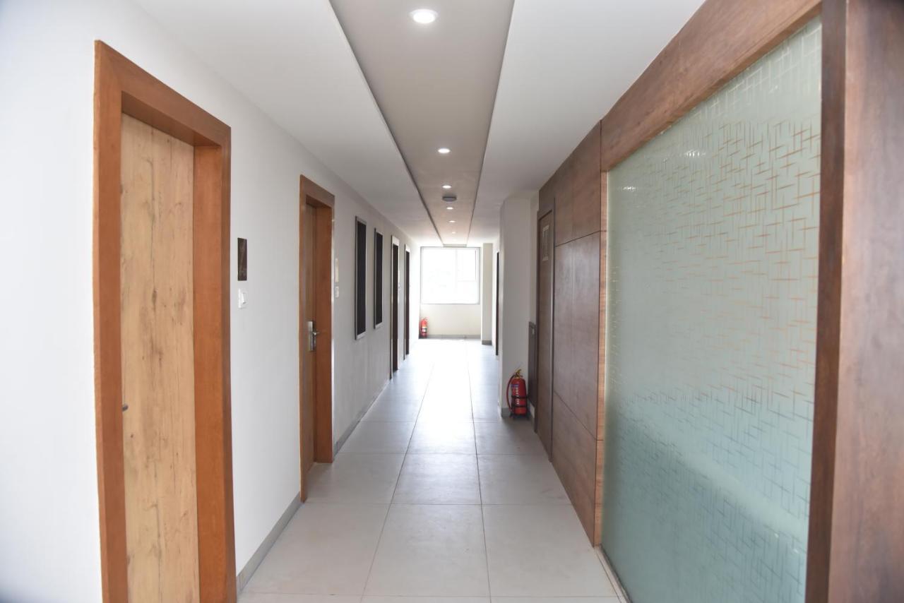 The Oaks Comforts Hubli Bagian luar foto