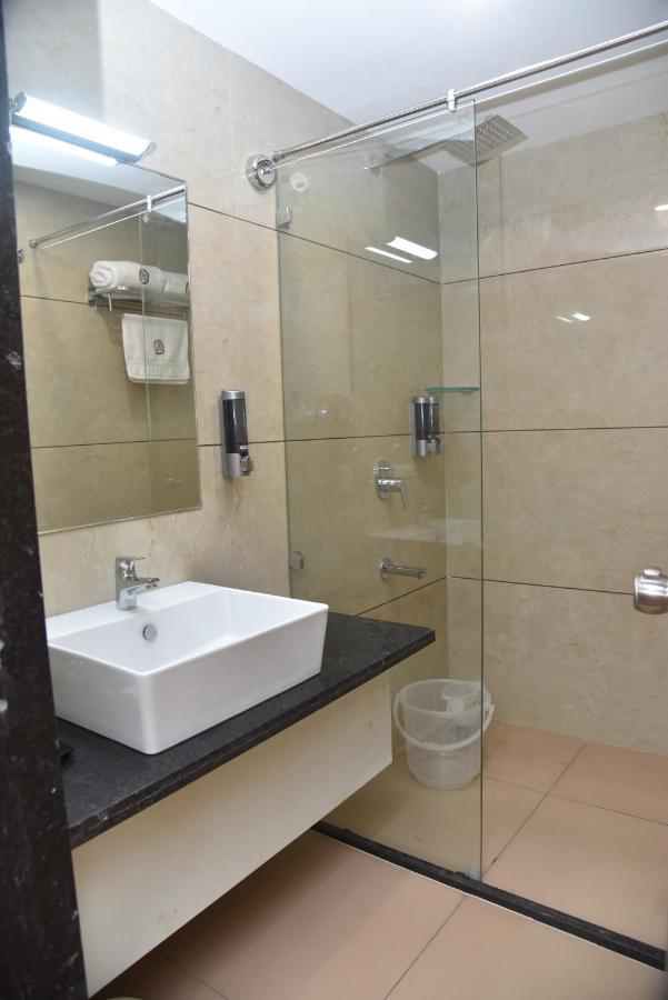 The Oaks Comforts Hubli Bagian luar foto