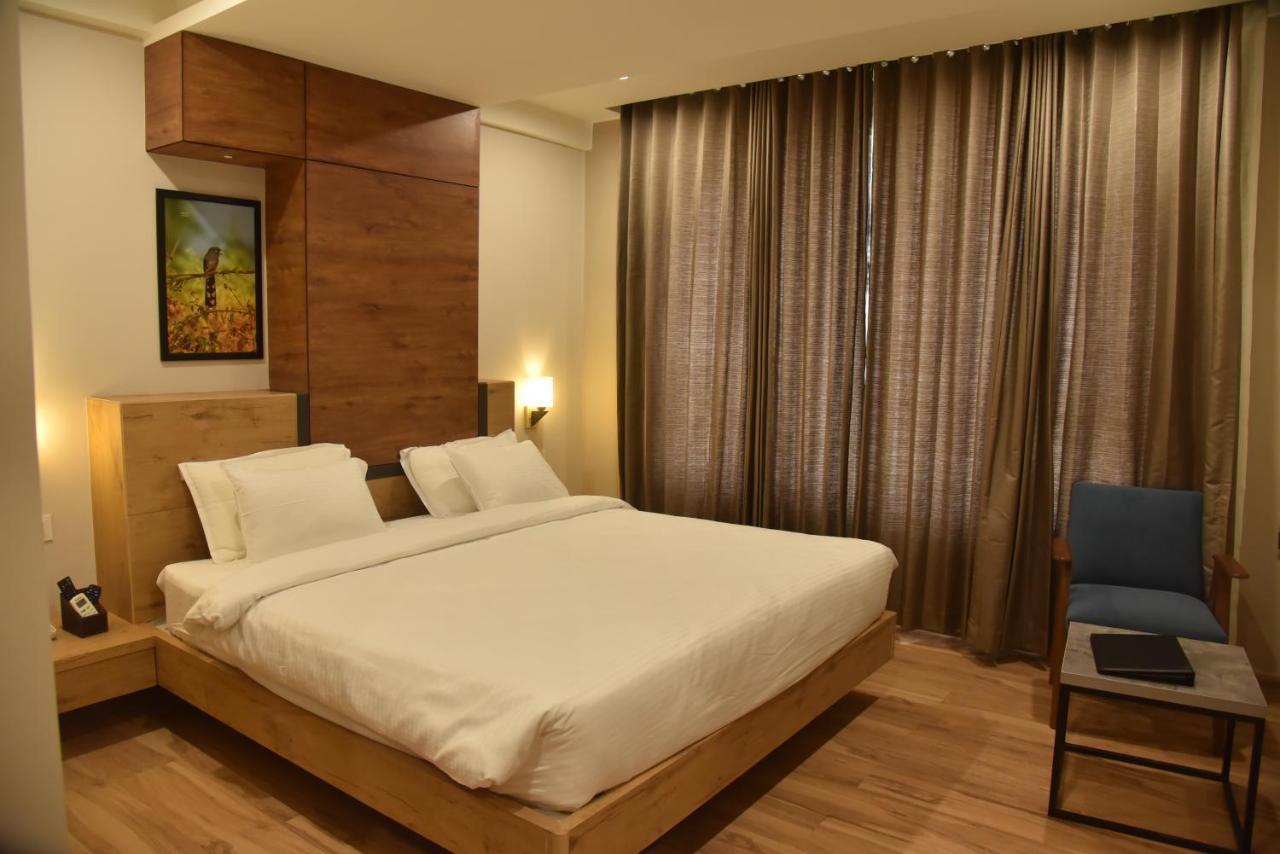 The Oaks Comforts Hubli Bagian luar foto