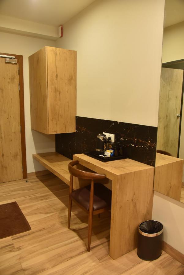 The Oaks Comforts Hubli Bagian luar foto