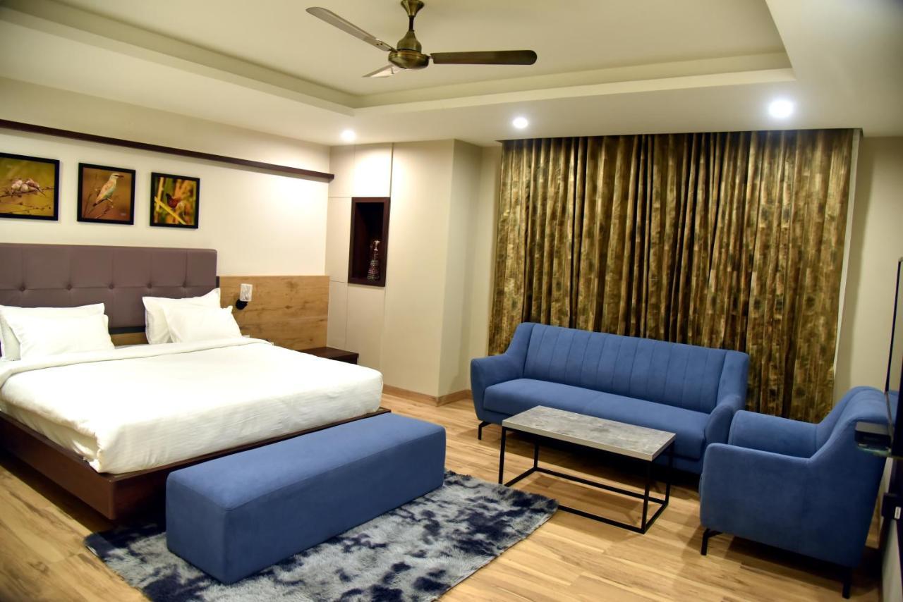 The Oaks Comforts Hubli Bagian luar foto