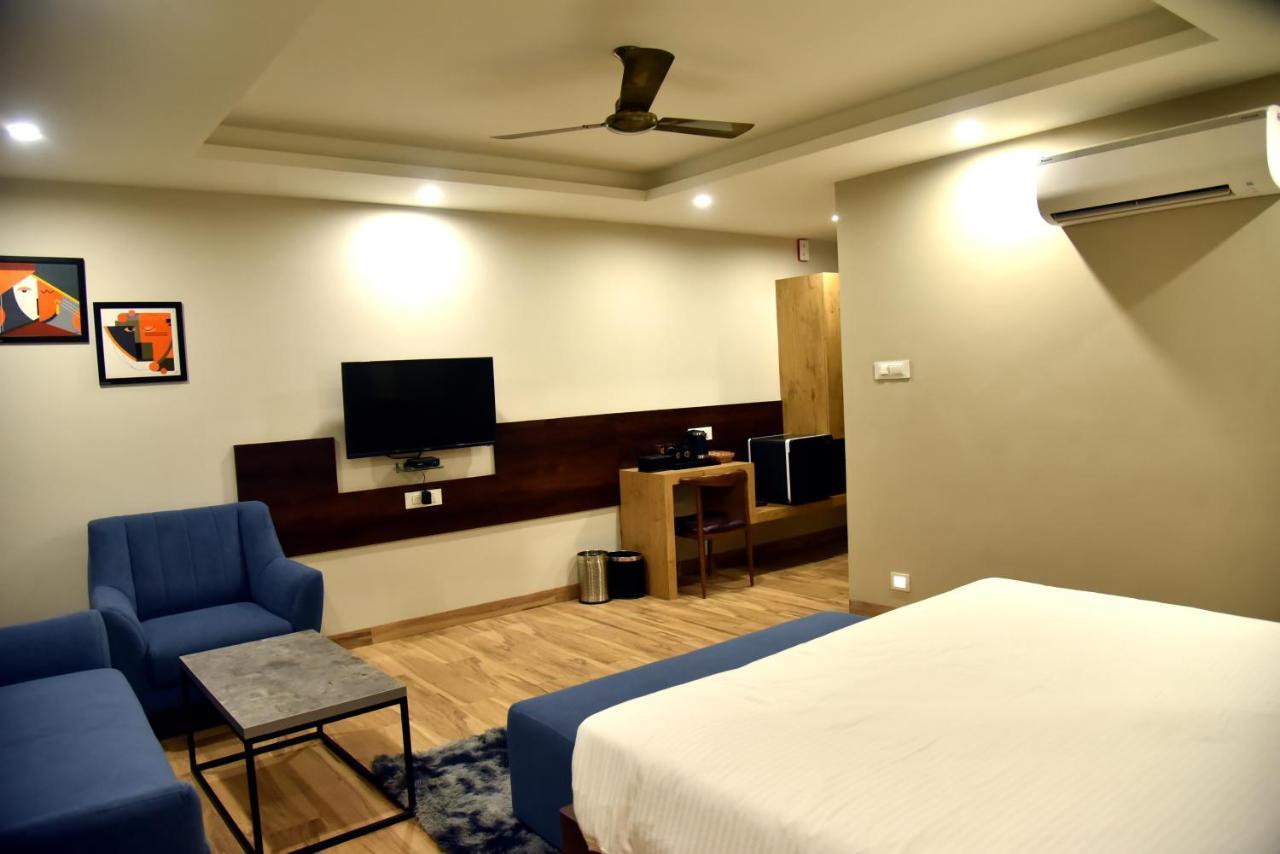 The Oaks Comforts Hubli Bagian luar foto